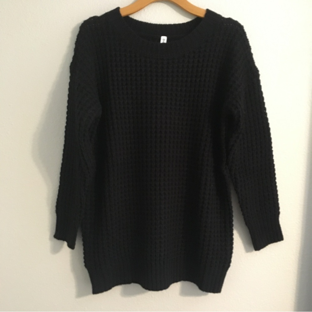 Women's Black Waffle Knit Chunky Sweater Sz Small - Longer fit, Crew neck